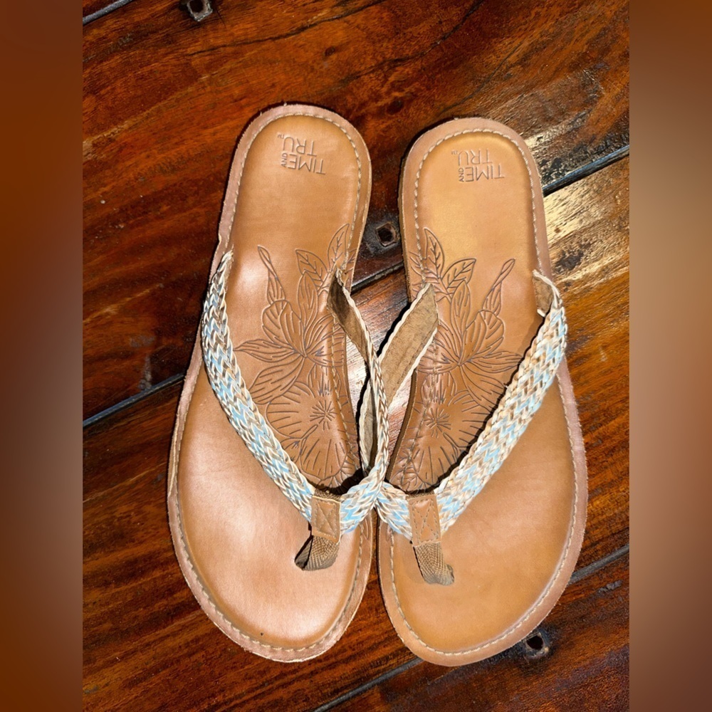 Time and Tru Flip Flops Size 9